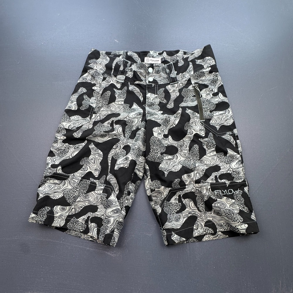 Flylow Shorts Men's M Black White Camo Trail MTB Hiking Outdoor Cargo Zip Pocket